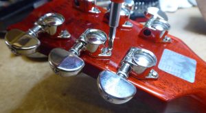 Fitting the screws to a set of Grover machine heads on a 2015 Gibson Les Paul
